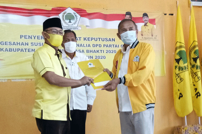 Terima SK, Syaefudin akhirnya Kembali Pimpin Golkar