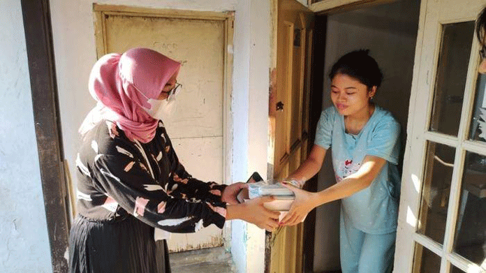 Gempur Kirim Makanan kepada Warga yang Sedang Isoman