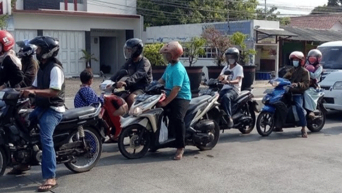 Anak-anak Pencari Uang Receh Berasal dari Luar Daerah