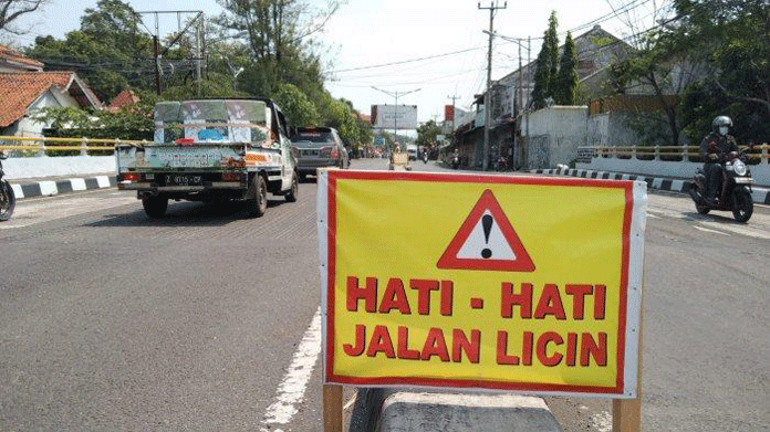 Aspal Licin, Waswas Melintas Jalan KH Abdul Halim