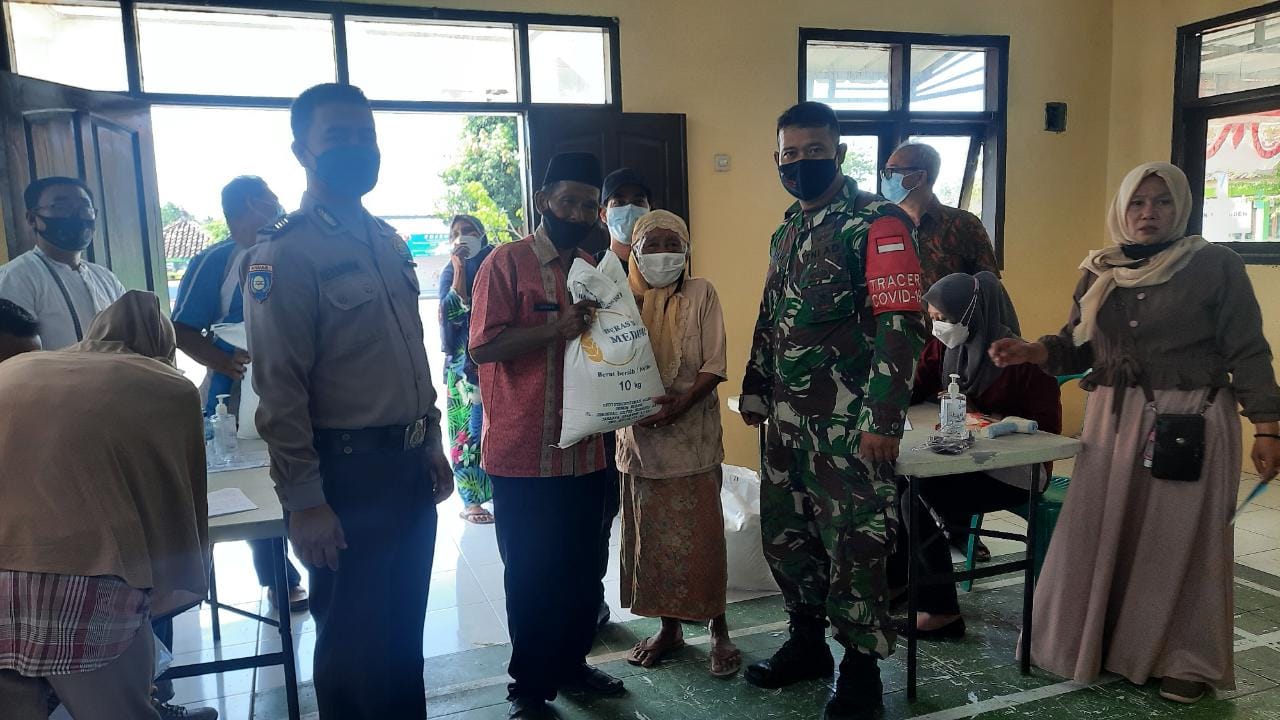 Pemdes Kejuden Salurkan Bantuan Beras