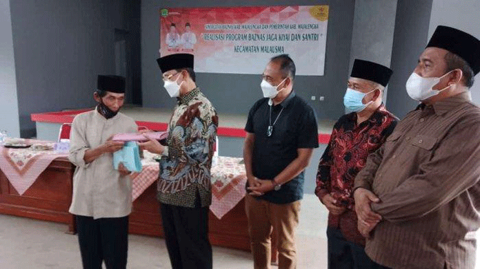 Baznas Salurkan Paket Sembako kepada Pengurus MUI