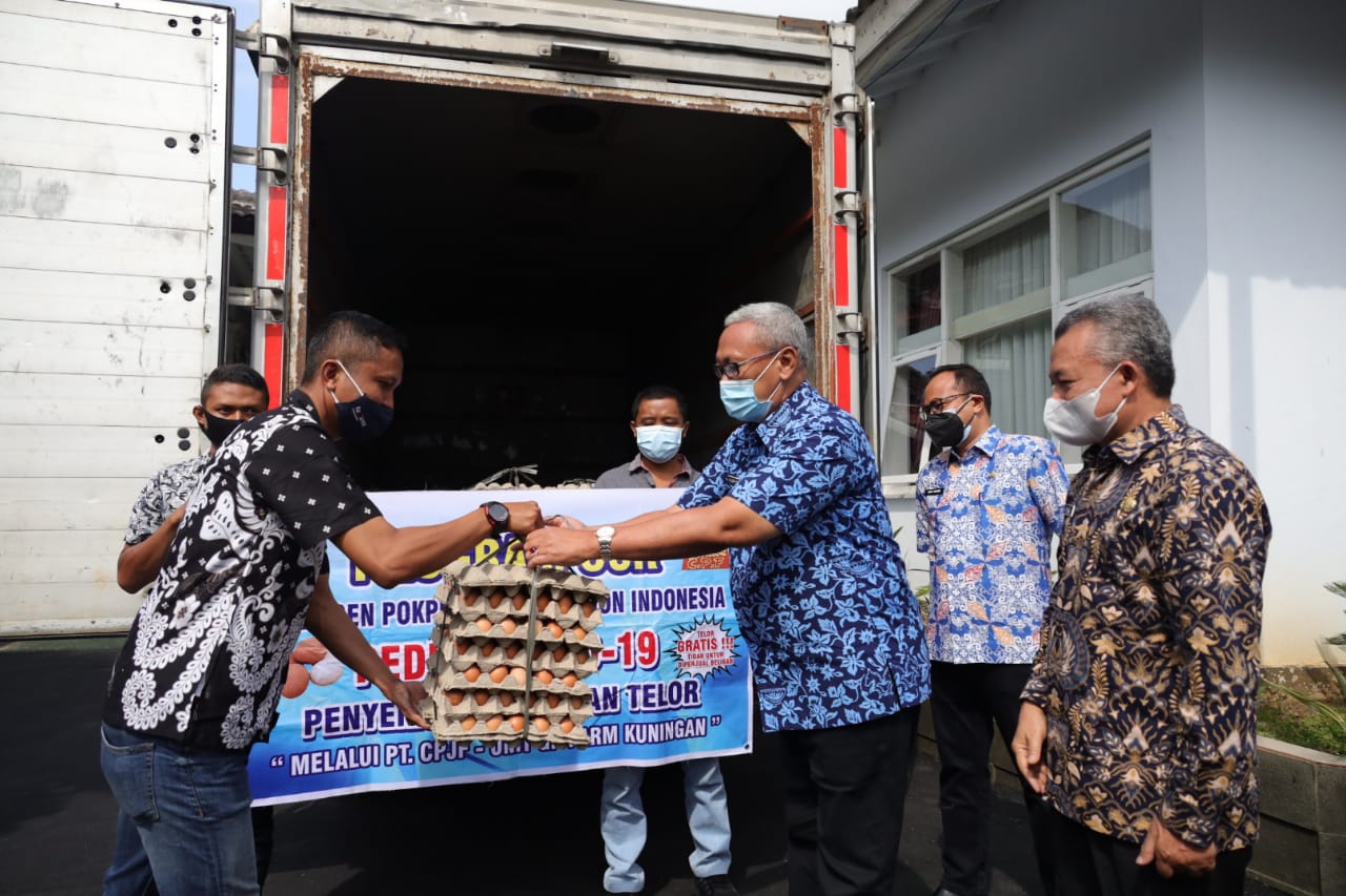 Bupati Kuningan Menerima 10.000 Butir Telur Dari Charoen Pokphand