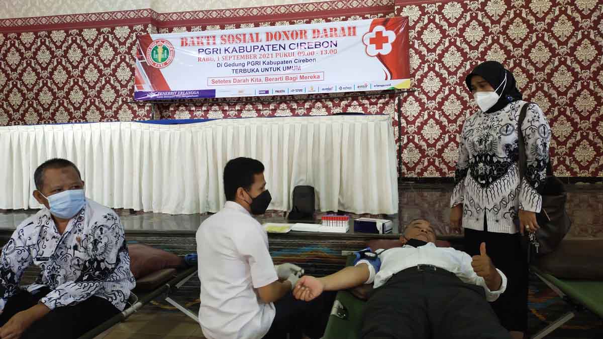 Bantu Sesama, PGRI Rutinkan Donor Darah