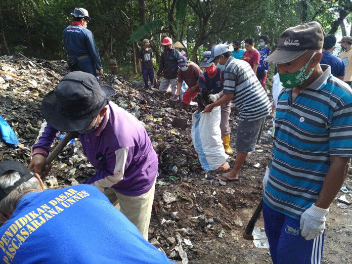 Waspadai DBD di Masa Pandemi Covid-19, Warga Dua Desa Kompak Membersihkan Lingkungan