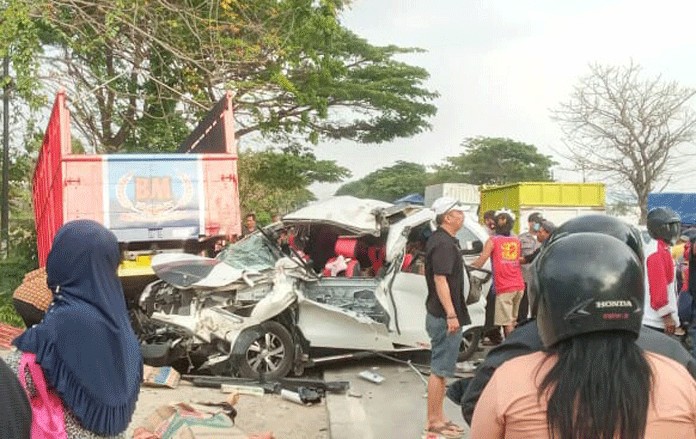 Minibus Oleng, Tabrak Truk, 2 Warga Kuningan Tewas, 3 Luka Berat