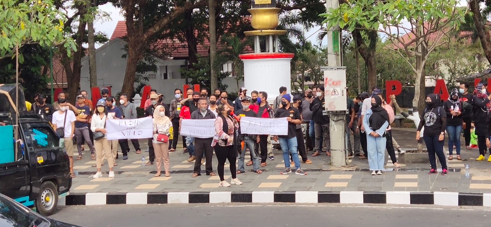 Seniman Ucapkaan Terimakasih Telah Dilonggarkan