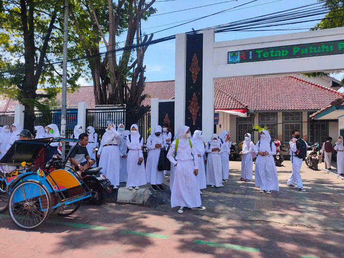 PPKM Level III Belum Bisa Tambah Kapasitas Siswa, dr Tresna: Masih Berkerumun di Luar Kelas