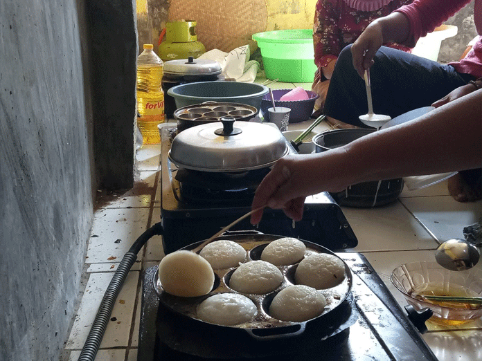 Sehari, Bisa Tiga Bungkus Kiriman Apem, Anak Muda Lestarikan Tradisi Bulan Safar