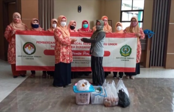 Bantu UMKM, DWP IAIN Cirebon Donasi Modal