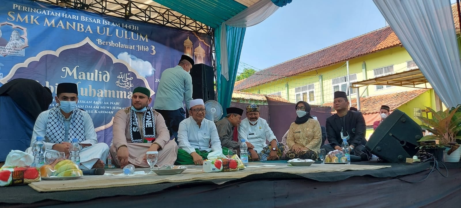 Maulid Nabi, Ajarkan untuk Berbagi