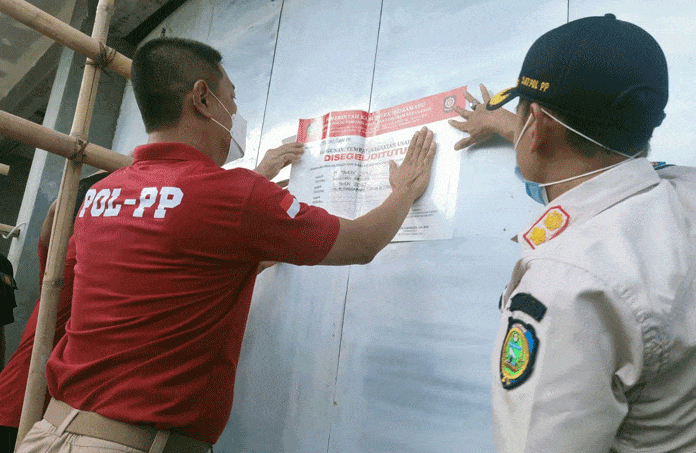 Izin Tak Lengkap, 18 Ruko dan Perumahan Disegel Petugas