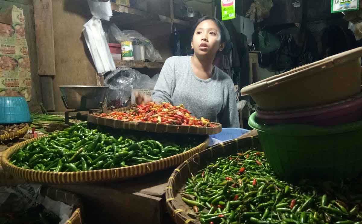 Harga Cabai Jelang Tahun Baru Salip Daging Ayam