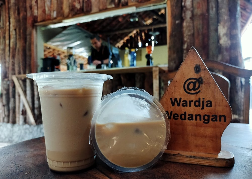 Ngopi Enak di Wardja Coffee, Beli Dua Gratis Satu