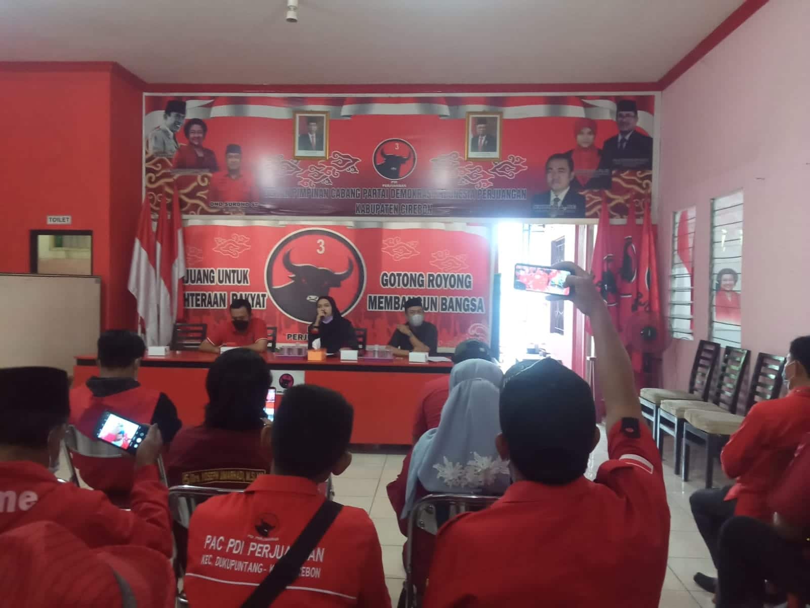 PDIP Mulai Tebar Atribut Partai