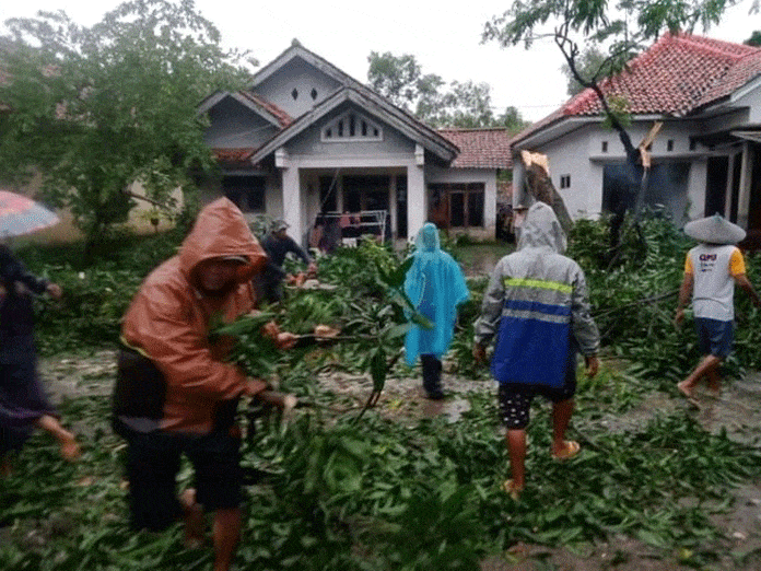 Rumah Korban Terjangan Hujan Angin Masih Didata