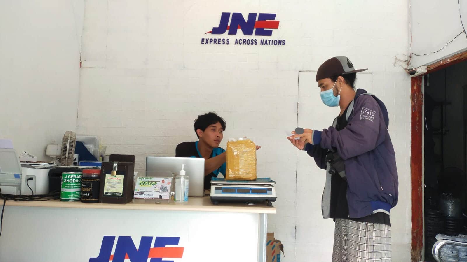 31 Tahun JNE Masih Jadi Jasa Kurir Terpercaya