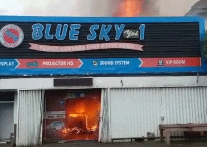 Baru Dibuka, Karaoke Blue Sky Terbakar