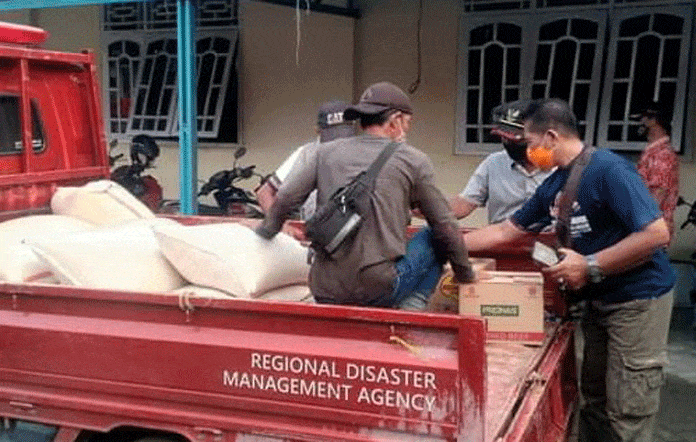 Korban Banjir Rob di 3 Kecamatan Terima 6 Ton Beras