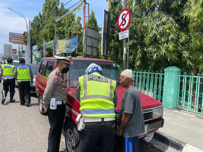 Parkir Liar di Jalan Protokol, 42 Kendaraan Ditilang