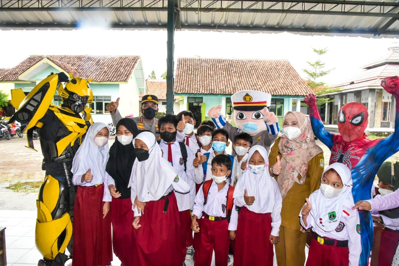 Ratusan Siswa SD Semangat Ikut Vaksinasi Covid-19