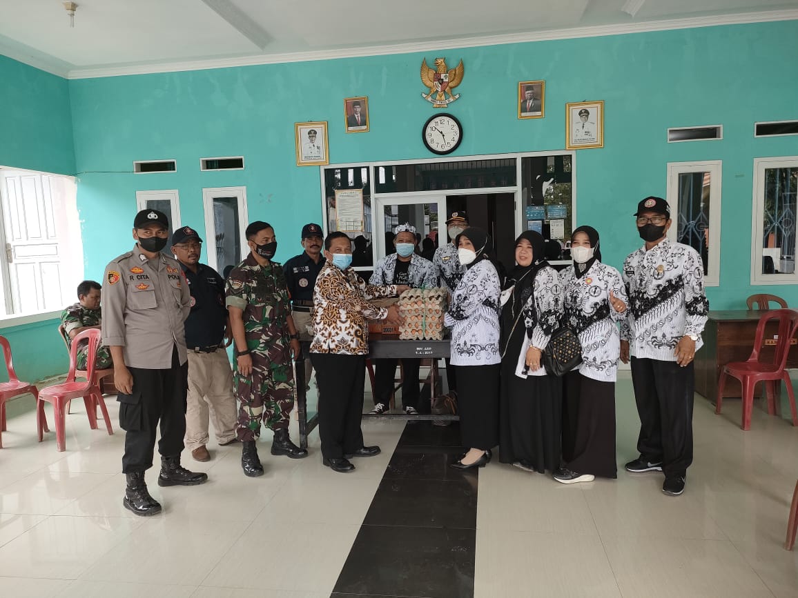 PGRI Serahkan Bantuan, Malah Dapat Keluhan