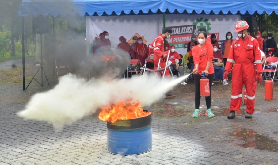 Istri Pekerja Kilang Dibekali Cara Mengatasi Kebakaran Kecil