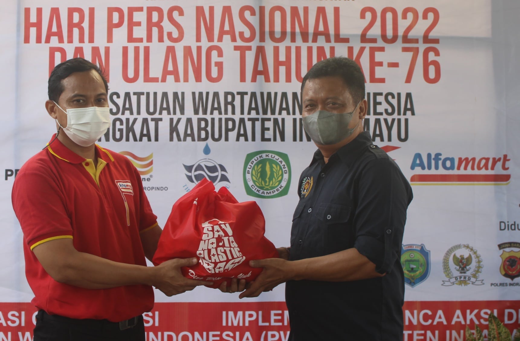 PWI Bersama Alfamart Rutin Bagi-bagi Sembako