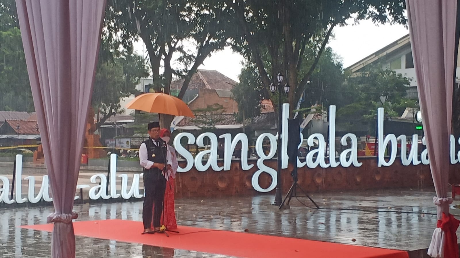 Walikota Cirebon Bikin Pantun, Berharap Ridwan Kamil Jadi Presiden