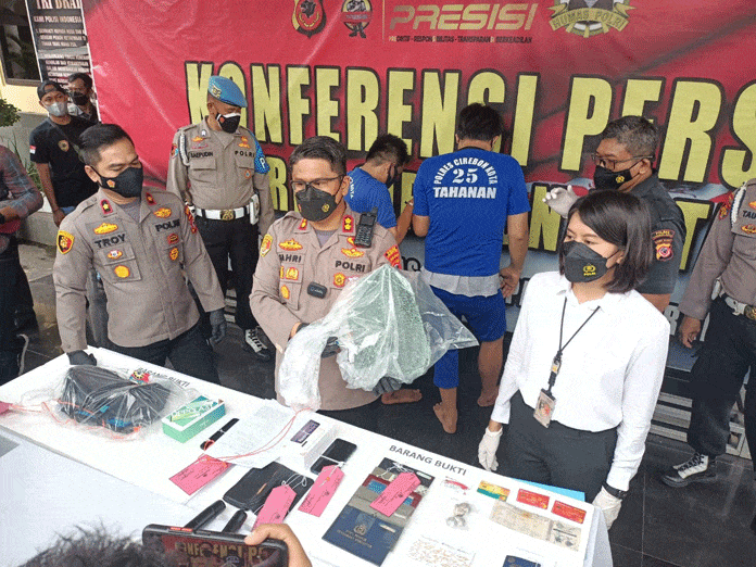 Polisi Tembak 2 Pelaku Pecah Kaca, Warga Bandung Beraksi di Cirebon