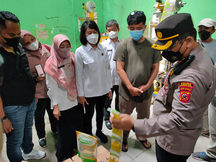 Dari Sidak Minyak Goreng Curah,  Petugas Temukan Alat Mencurigakan