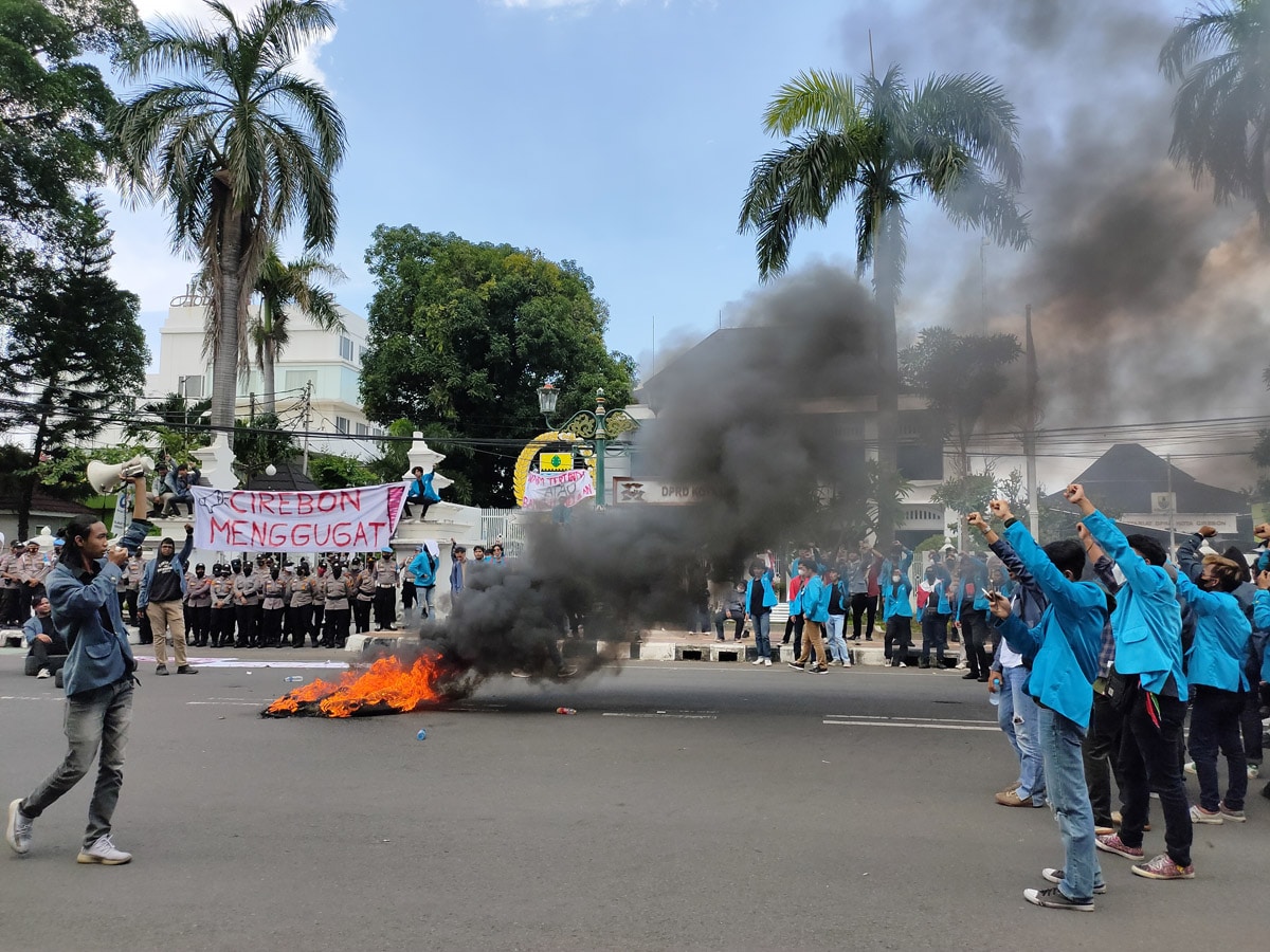 Demo Turunkan Jokowi Ricuh