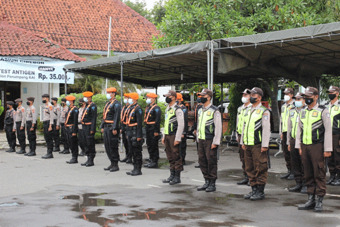 Daop 3 Cirebon Tambah Personil, Larang Ngabuburit di Jalur KA,  