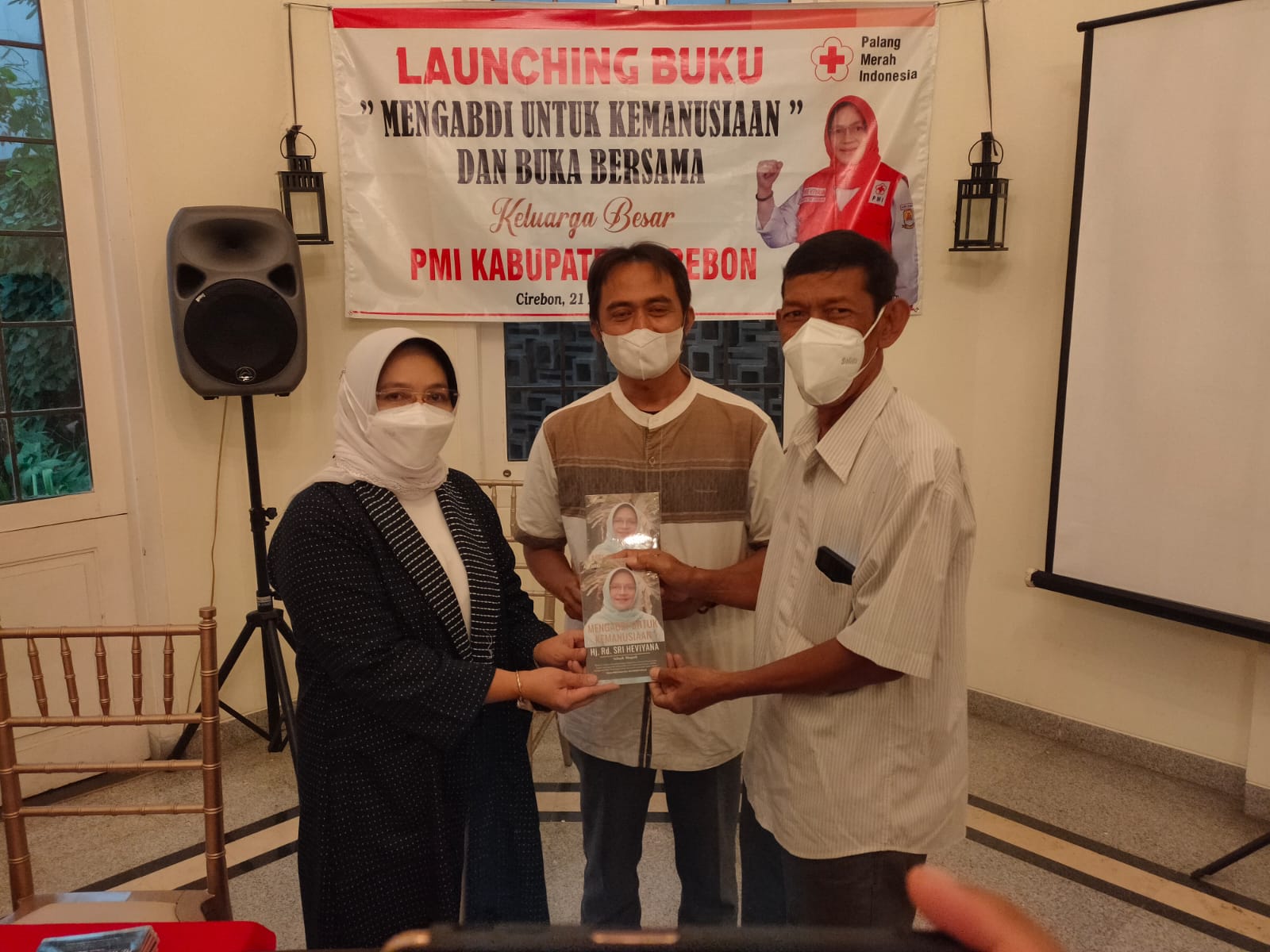 Heviyana Launching Buku di Hari Kartini