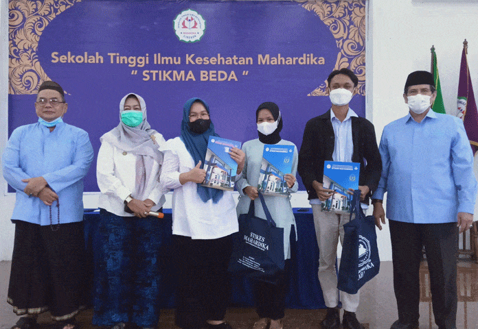 STIKes Mahardika Harumkan Cirebon, Juara 1 Poster dan Edukasi Kesehatan Tingkat Nasional